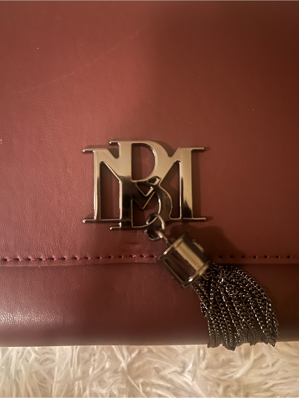 Badgley Mischka Metal Fringe Crossbody in Wine - Picture 5 of 13